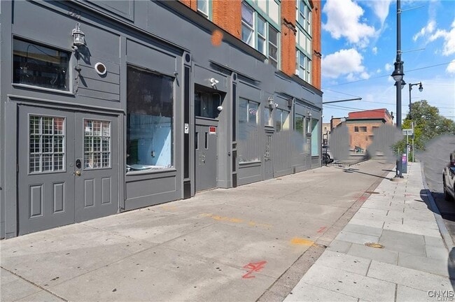 Building Photo - 319-25 N Salina St