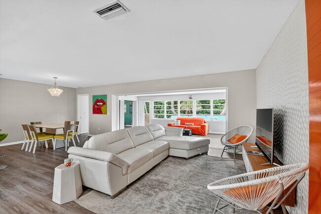 Building Photo - 113 Park Ln E