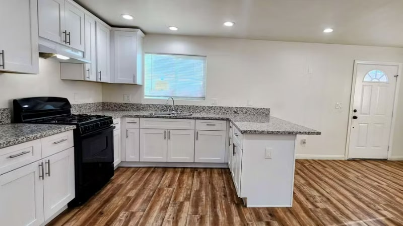 Building Photo - 156 E Marshall Blvd