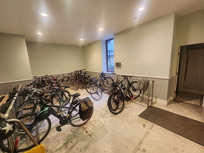 Building Photo - 416 Commonwealth Ave