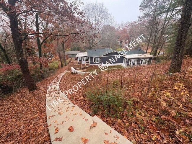 Building Photo - Sophisticated Tri-Level Home in Stuart Heights — Modern Comfort & Timeless Charming 4 bedroom 3 b...