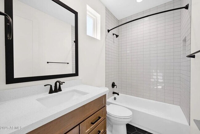 Building Photo - 2648 E Longhorn Ct