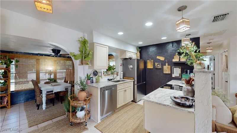 Building Photo - 5216 Versailles Ct