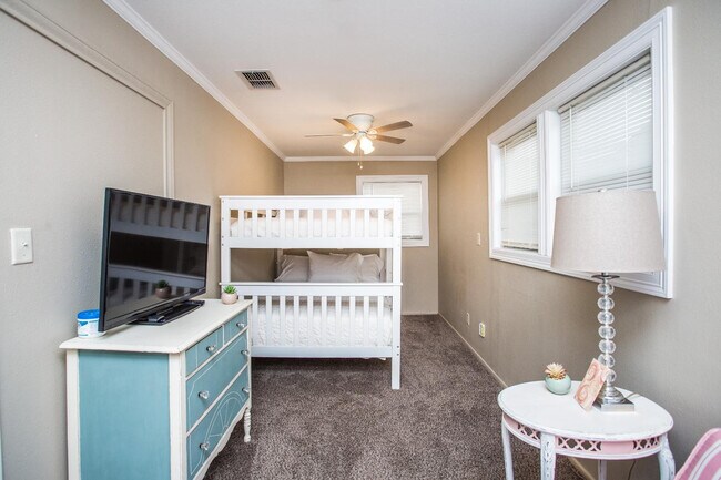 Building Photo - 2418 23rd St