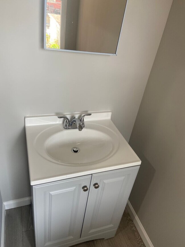 Building Photo - Remodeled  Home - Ogontz