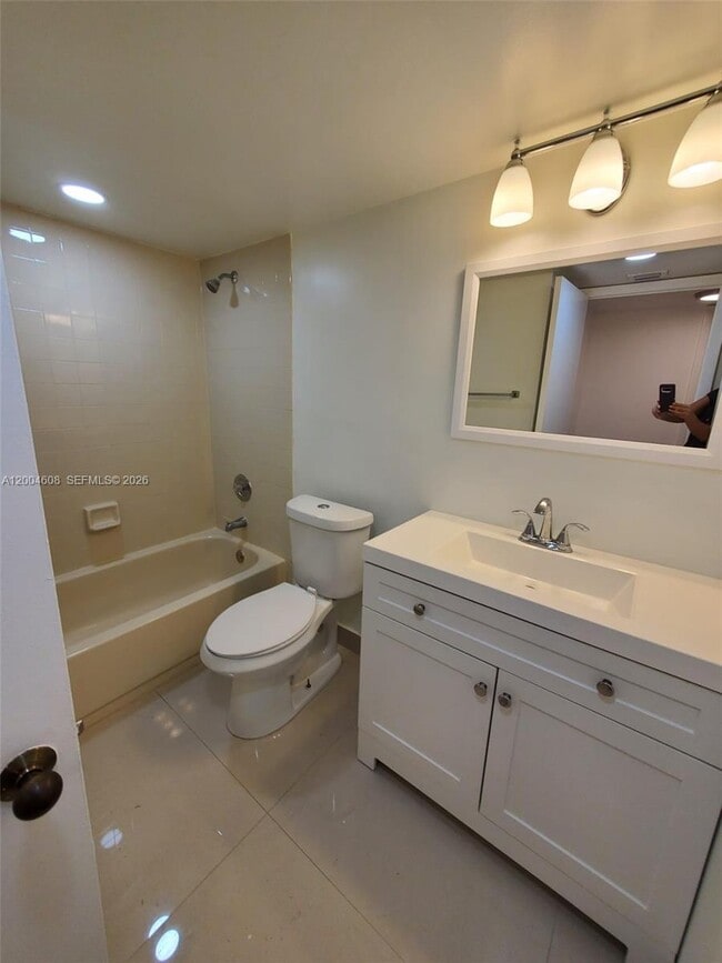 Building Photo - 8100 Geneva Ct