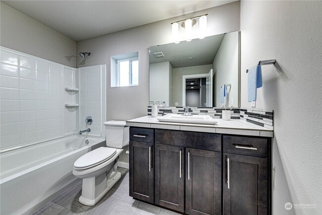 Building Photo - Duplex Style CONDO - 3 Bed 2.5b Bath Fully...