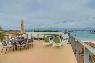 Building Photo - Private Rooftop Deck South Mission Beach