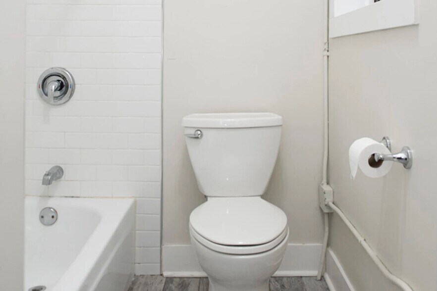 Building Photo - 917 W Waveland Ave