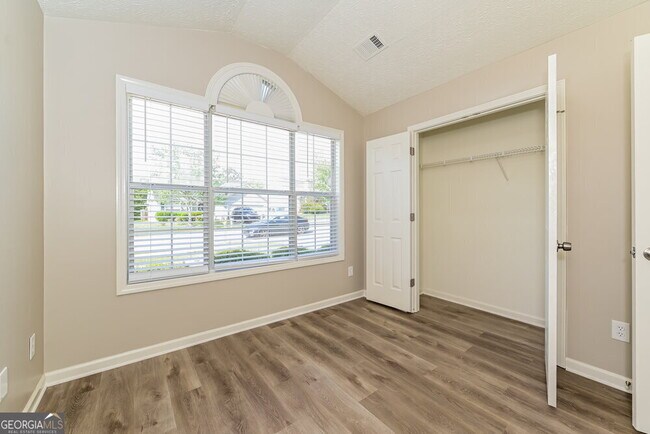 Building Photo - 1825 Courtyard Ln