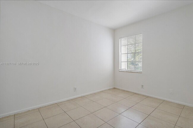 Building Photo - 4100 NW 16th Ave