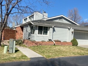 Building Photo - Fantastic 3 bedroom, 3 bath, 2 car garage ...