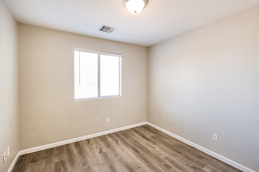 Building Photo - 6830 S 44th Ln