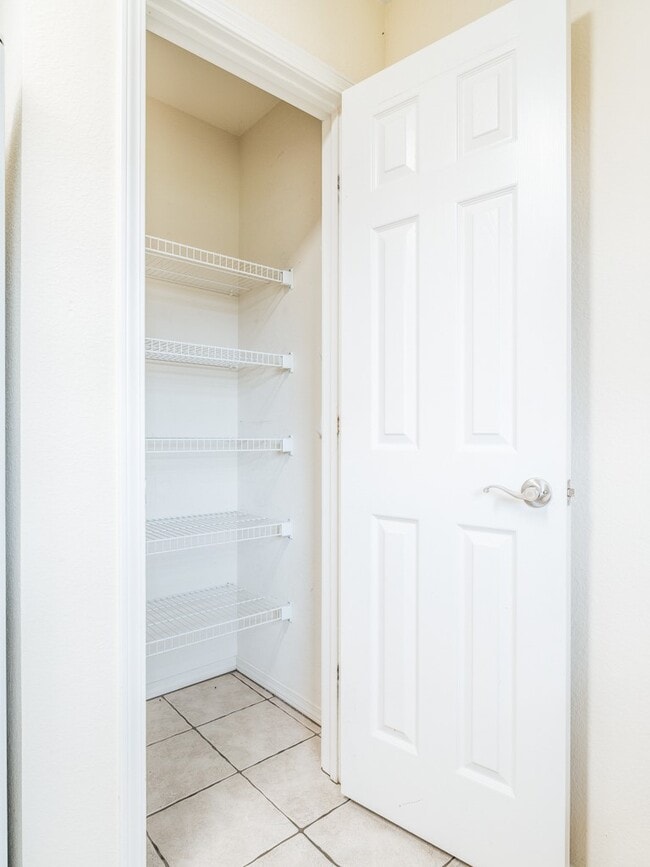 Building Photo - 2402 SW 19th St