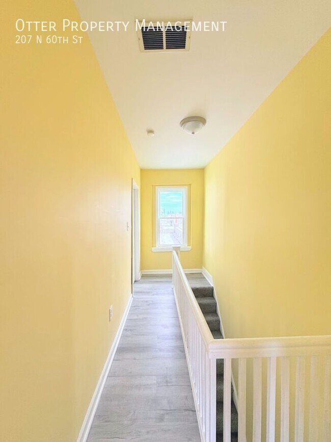 Building Photo - 207 N 60th St