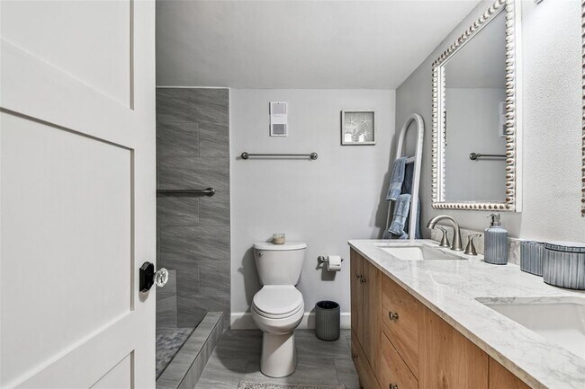 Building Photo - 8 Glencoe Pl