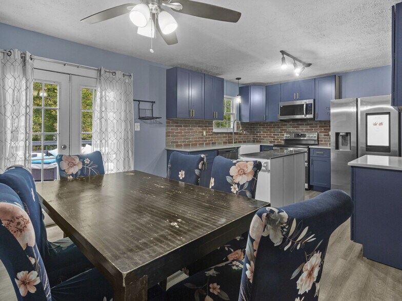 Building Photo - 2007 Robert Bowie Dr