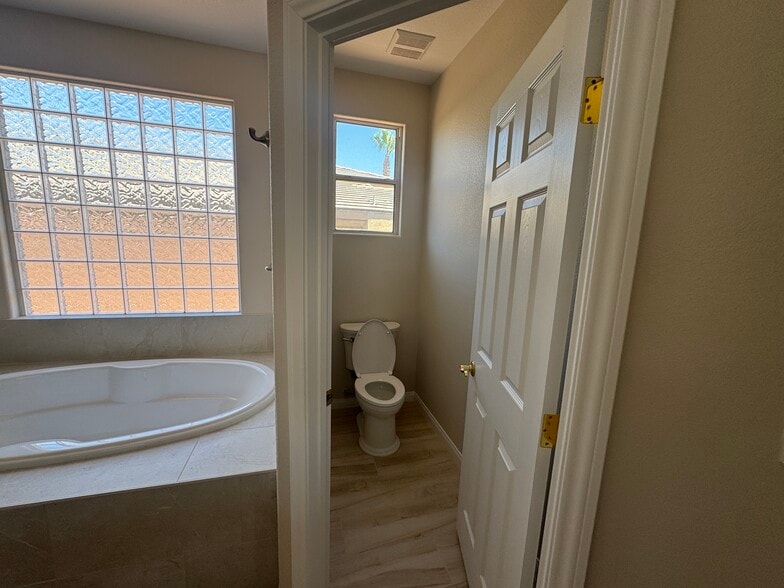 Building Photo - 712 Pinnacle Heights Ln