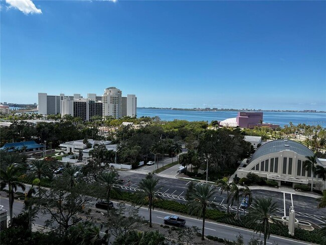 Building Photo - 800 N Tamiami Trl