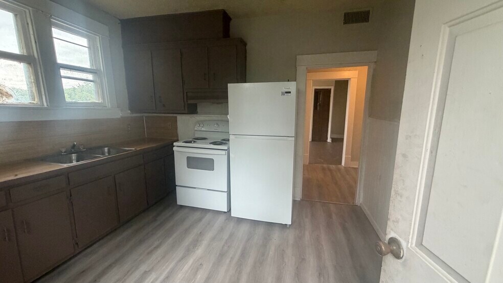 Kitchen - 760 Stokes St