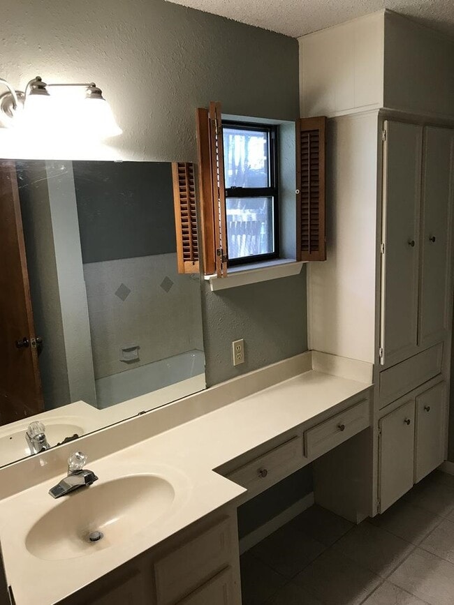 Building Photo - 185 Turkey Run