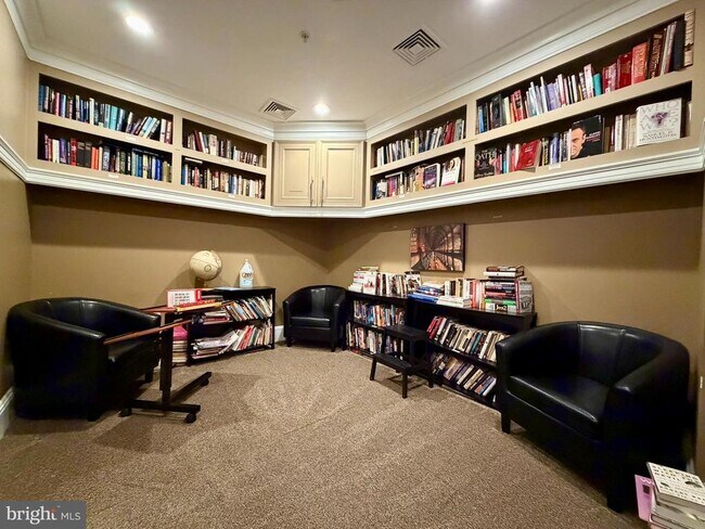 Building Photo - 2321 25th St S