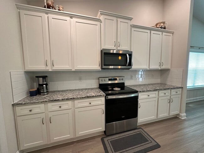 Building Photo - Charming Ranch Home w/Flex Space