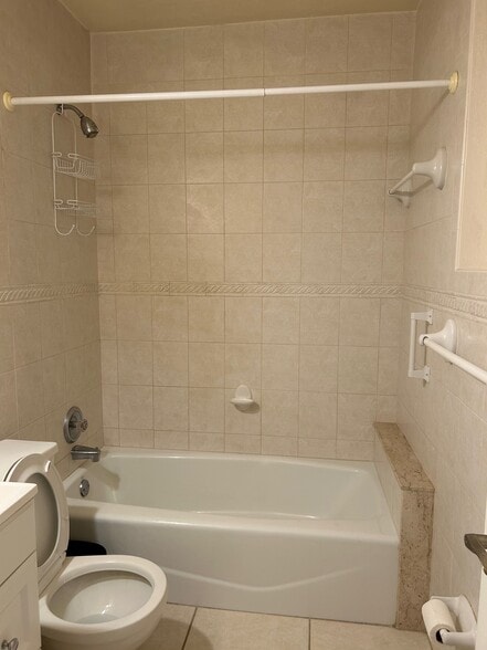 tub and shower - 630 NW 7th Ave