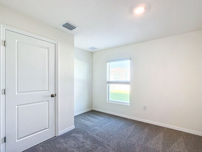 Building Photo - Pet-Friendly 5BR Home in Ocala | Spacious Living in Ocala Crossings South