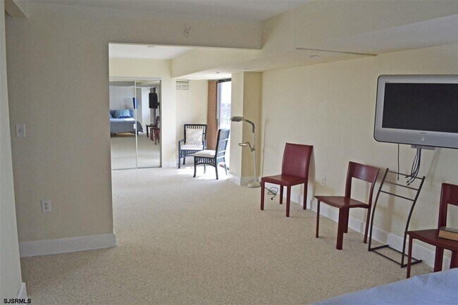 Building Photo - 236 N Derby Ave