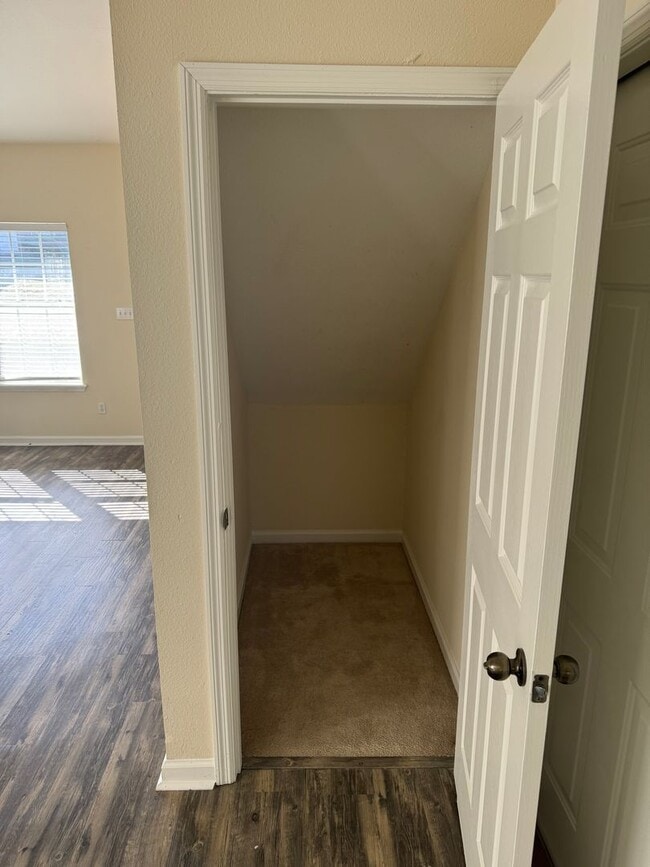 Building Photo - Spacious 3BR/3BA Home on Nena Hills – Private Driveway, Garage & Patio – $1,600/Month