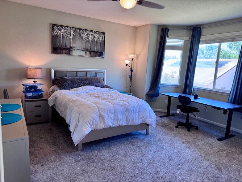 Building Photo - 9525 River Rose Way