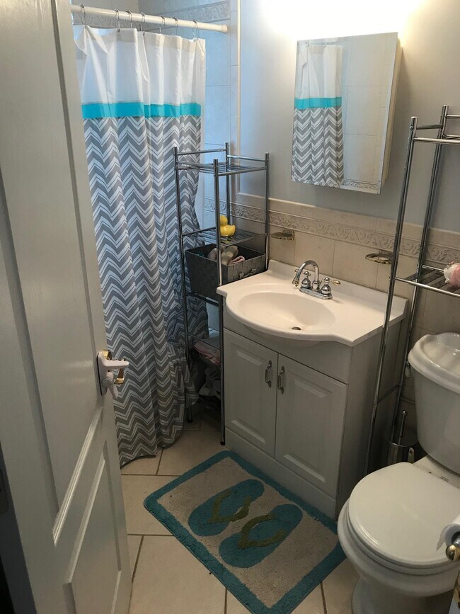 Building Photo - 815 Willow Ave