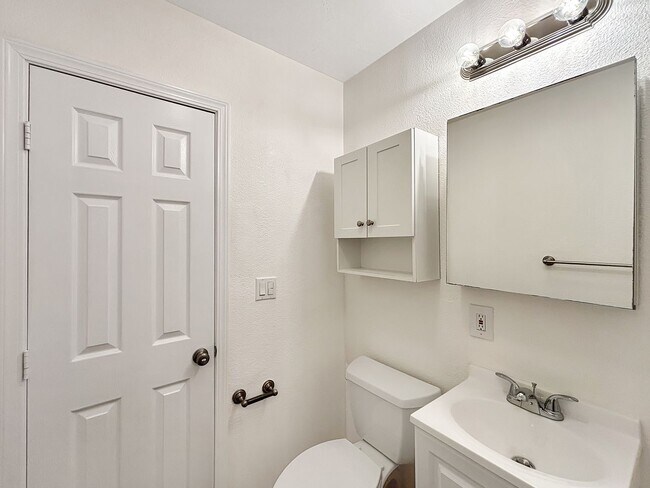 Building Photo - Beautiful 4BD/3BA House in Clairemont W/ A...