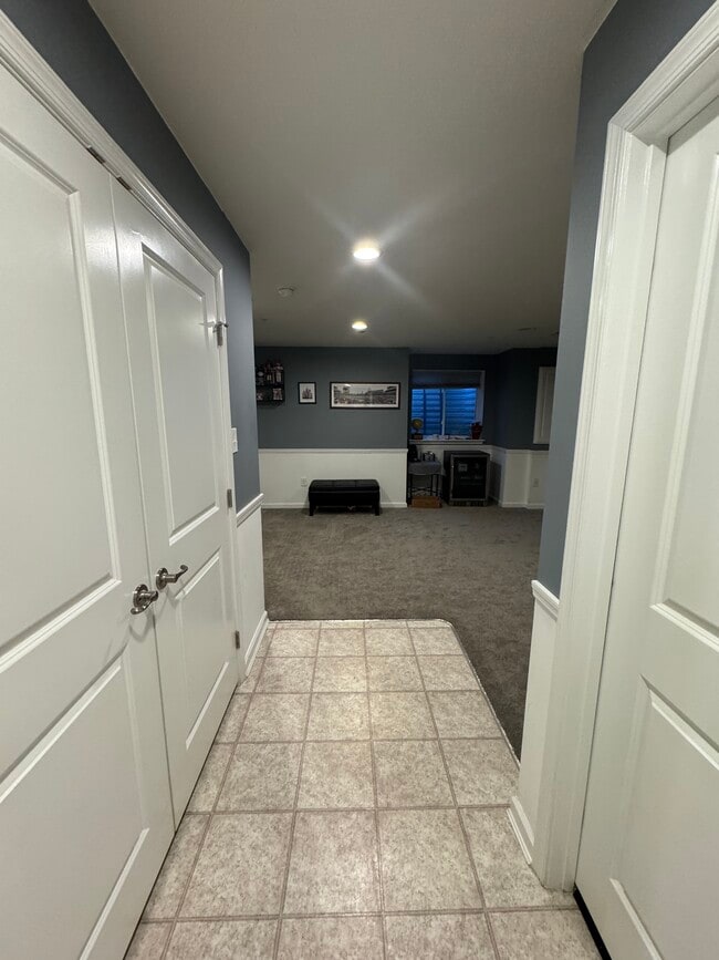 Building Photo - 721 Bender Rd