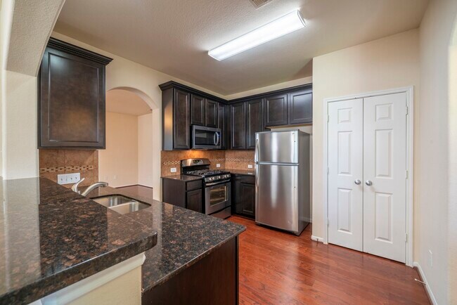 Building Photo - 3906 Waterford Ln