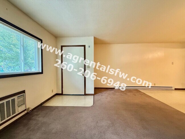 Building Photo - 1010 Lewis Pl