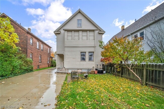 Building Photo - 2023 Robin St