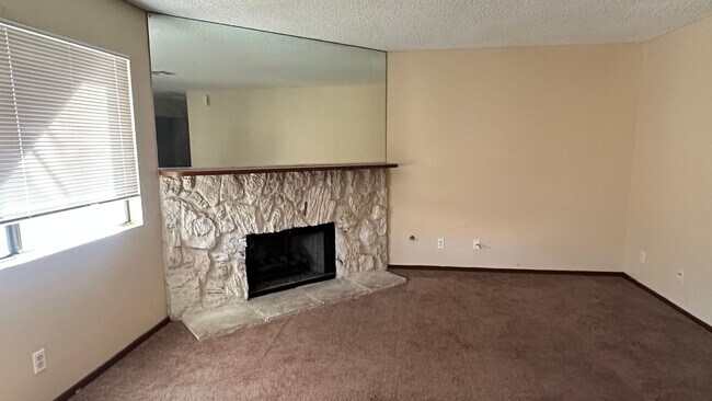 Building Photo - Beautiful & upscale 2 bedroom 2 bathrooms apartment Available for rent !!!  $ 1499