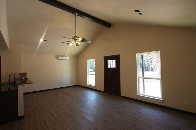 Building Photo - Spur 164 Units