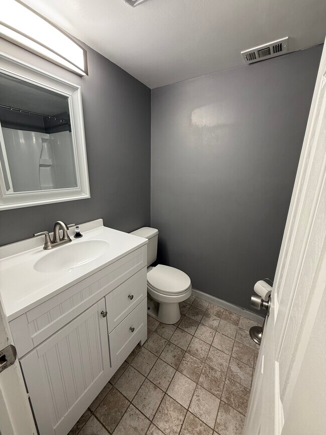 Building Photo - 3721 Ronnald Dr