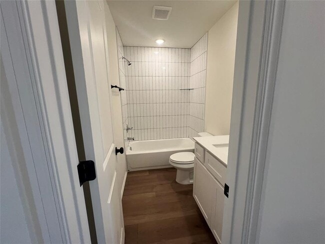 Building Photo - 300 Aaran Way