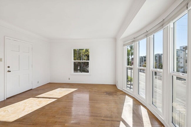 Building Photo - 1556 S Beverly Glen Blvd