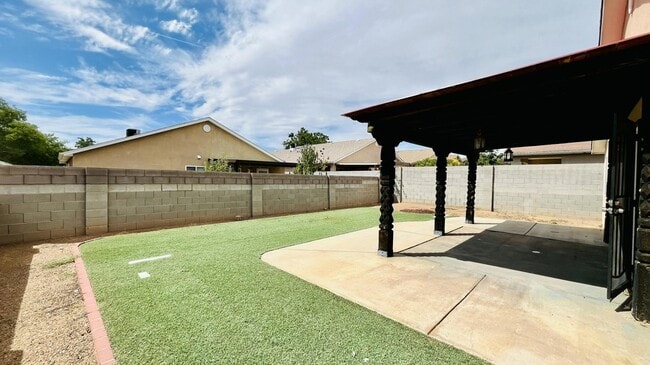 Building Photo - 5600 Mesa Ridge Rd NW