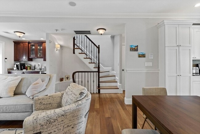 Building Photo - 8 Gates St