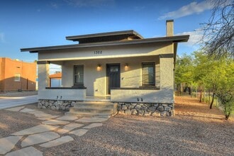 Building Photo - PRE-LEASE AUGUST 2026 - 4/4 HOUSE 3 BLOCKS FROM UA