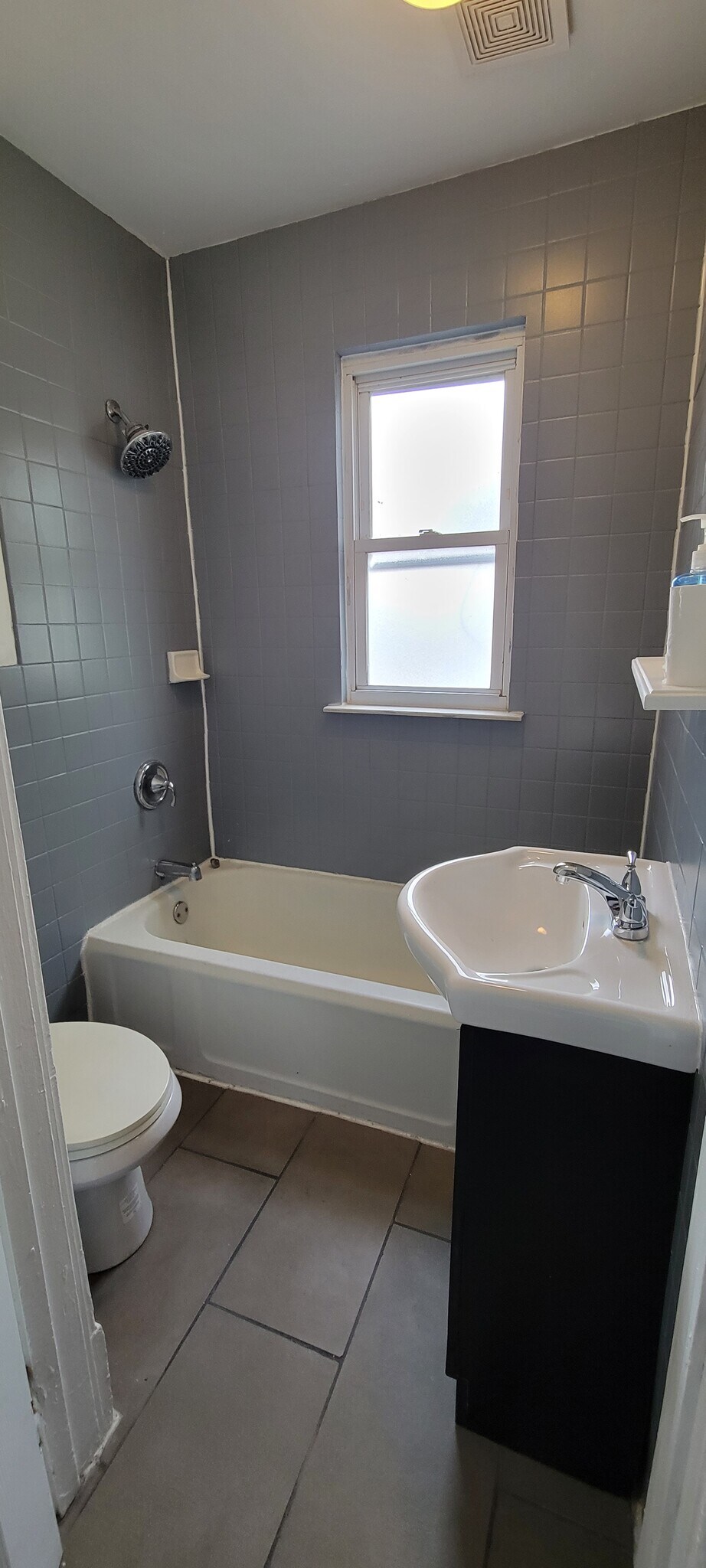 Building Photo - 617 W Main St