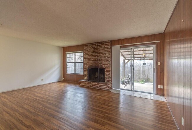 Building Photo - 8110 Exmoor Dr