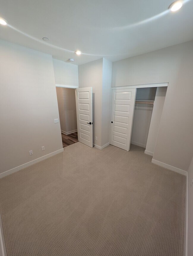 Building Photo - 1202 W Cara Dr