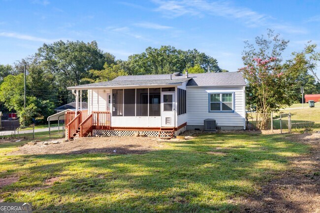 Building Photo - 1801 Crestridge Dr SE